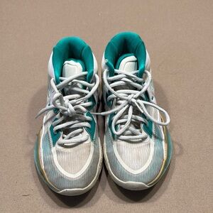 Nike Sue Bird x Kyrie Infinity “Golden Tribute”